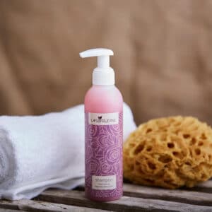 Laesoe Shampoo Plejende Rose Haarpleje